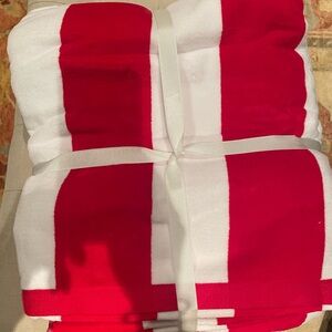 BRAND NEW MACYS RED STRIPES POOL/BEACH TOWELS SET OF 2
